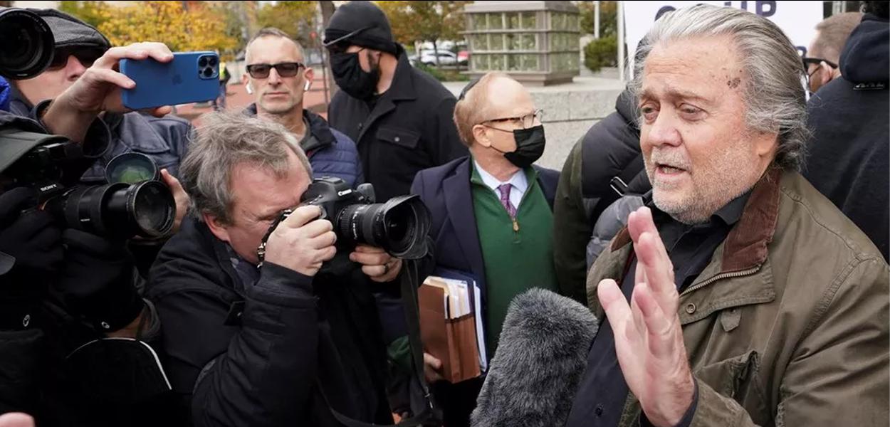 Steve Bannon se entregou ao FBI no dia 15 de novembro de 2021