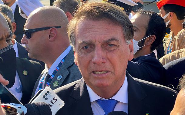 Jair Bolsonaro fala com a imprensa em dubai