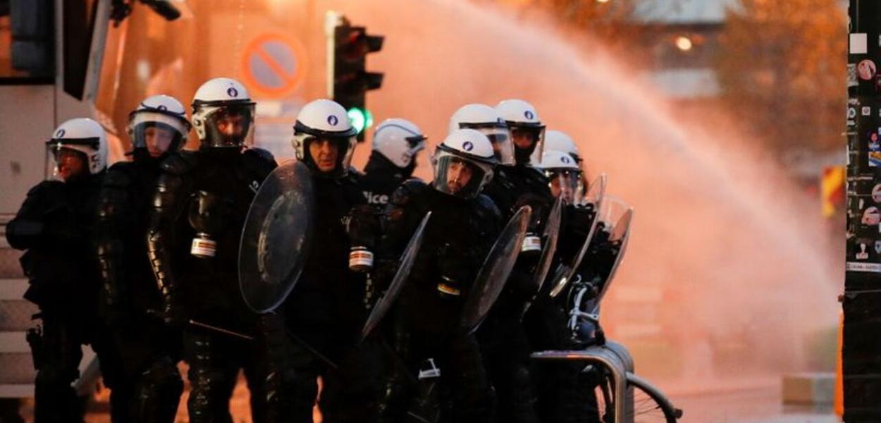 Protestos contra medidas de combate à Covid-19 em Bruxelas
21/11/2021
REUTERS/Johanna Geron