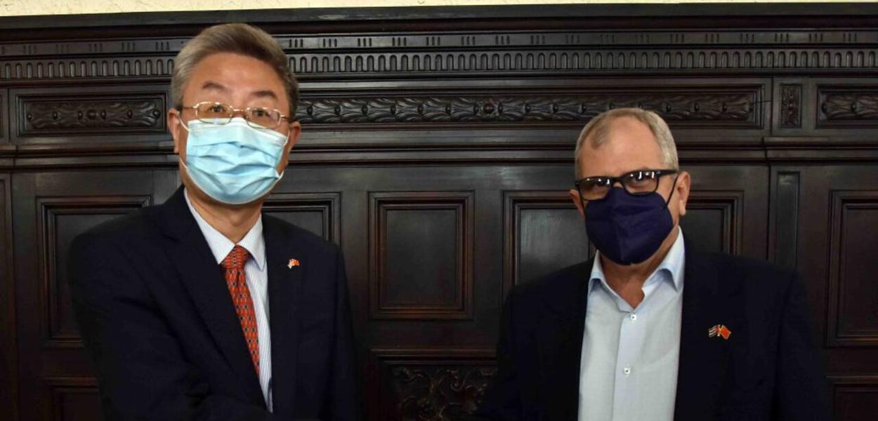 Romero Acosta e Ma Hui