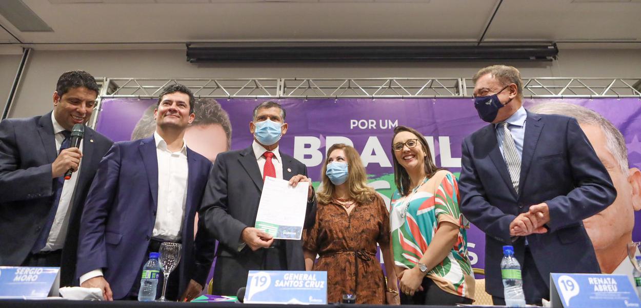 General Santos Cruz se filia ao Podemos