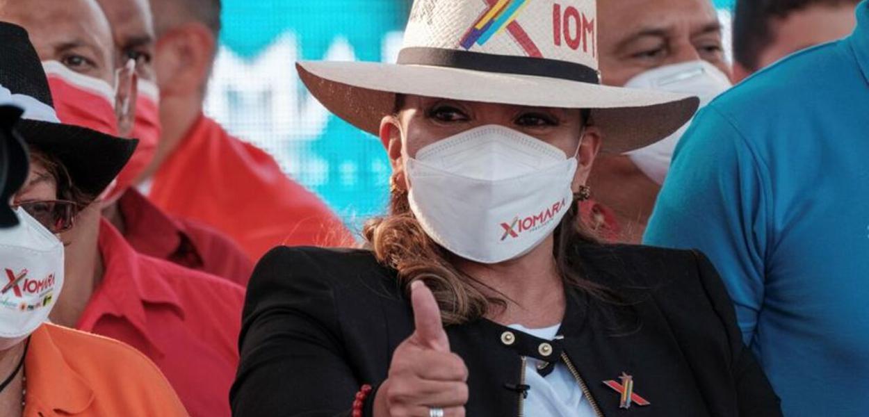 Xiomara Castro durante ato de campanha em San Pedro Sula
20/11/2021 REUTERS/Yoseph Amaya