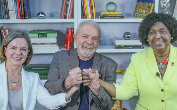 Lula com Gleisi Hoffmann e Benedita da Silva em encontros com envangélicos