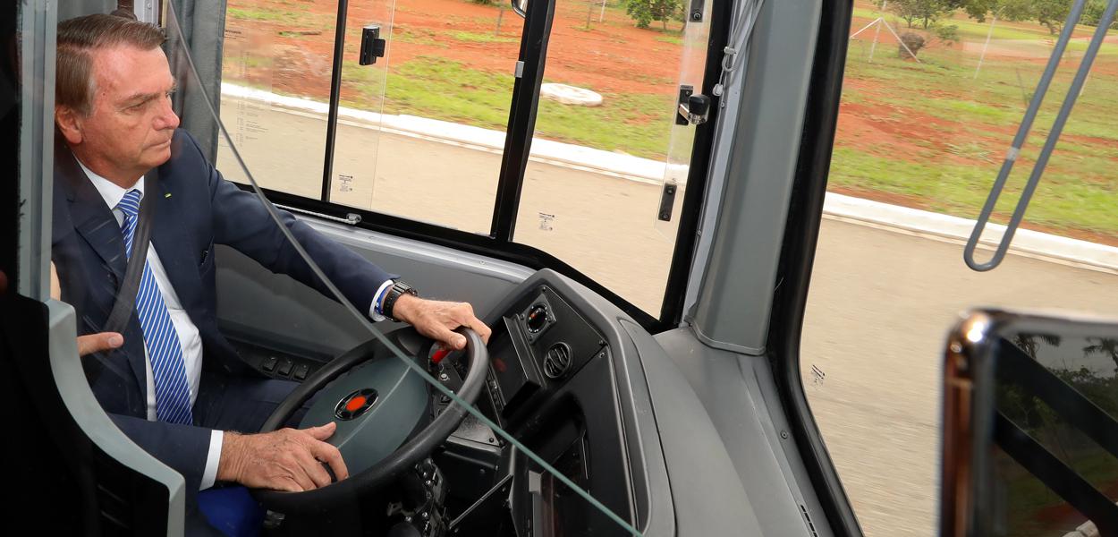 Bolsonaro na apresentação do ônibus 100% elétrico. 29/11/2021