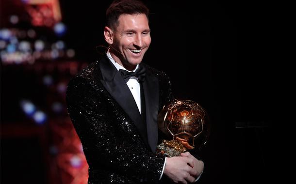 O argentino Lionel Messi ganhou o prêmio Bola de Ouro de melhor jogador do mundo pela sétima vez nesta segunda-feira, ampliando seu recorde.