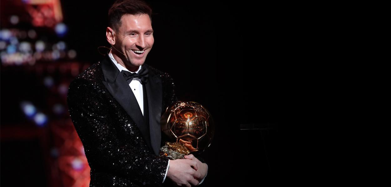 O argentino Lionel Messi ganhou o prêmio Bola de Ouro de melhor jogador do mundo pela sétima vez nesta segunda-feira, ampliando seu recorde.