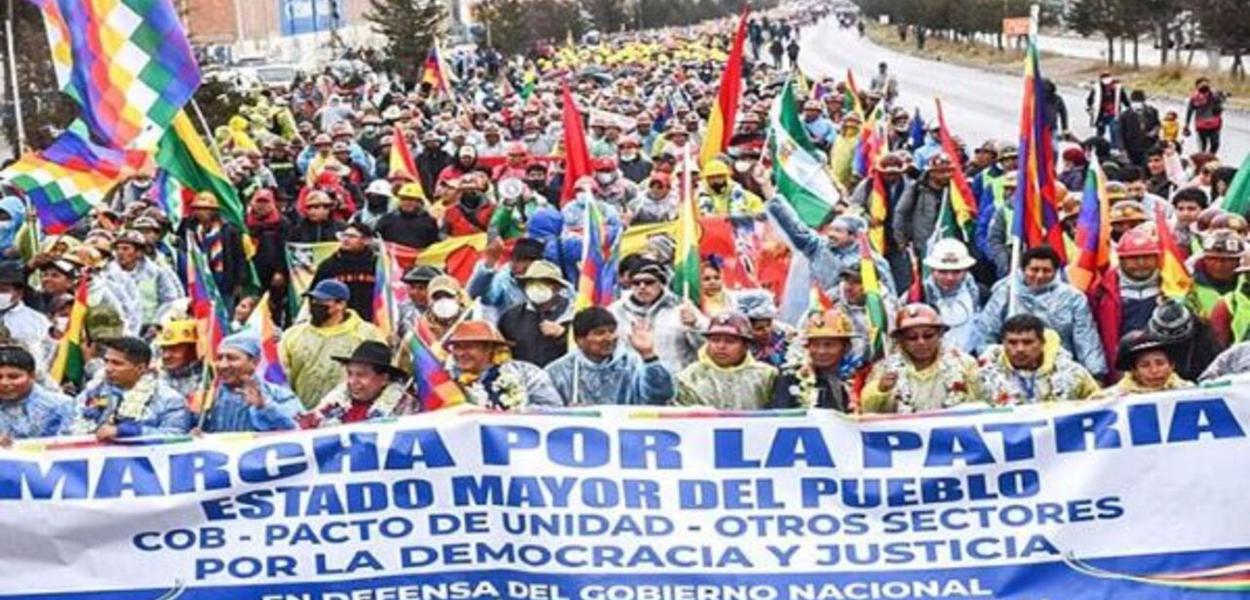 Marcha de bolivianos pela pátria e a democracia