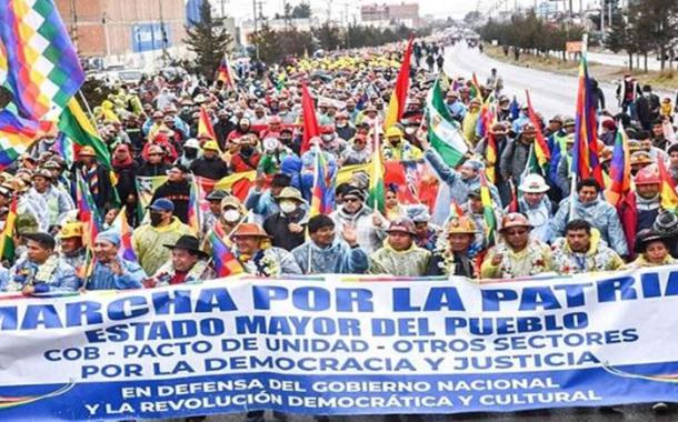 Marcha de bolivianos pela pátria e a democracia