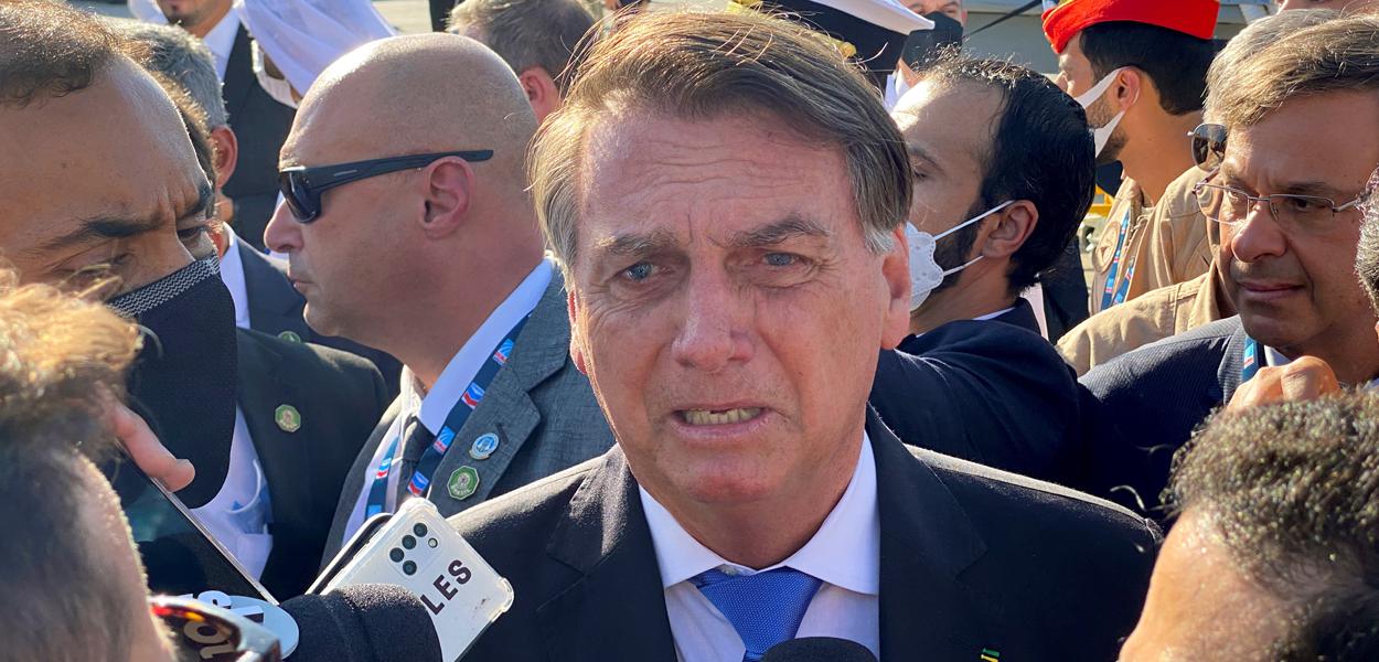 Presidente Jair Bolsonaro fala com a imprensa