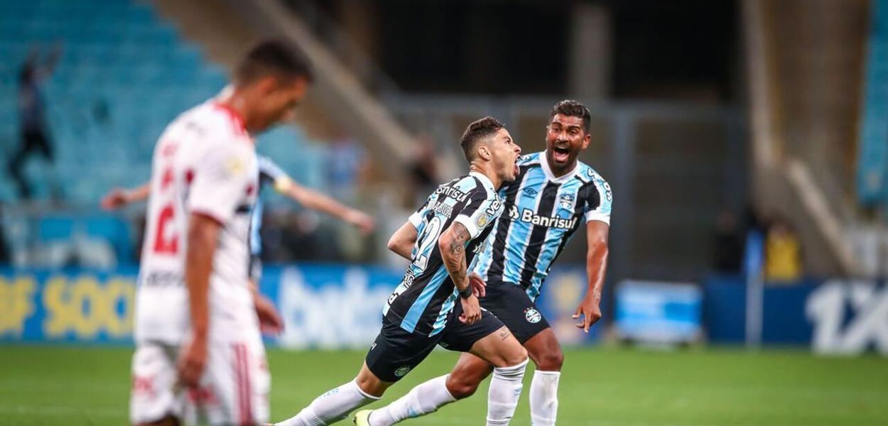 Com vitória sobre o São Paulo, Grêmio respira na luta contra o rebaixamento