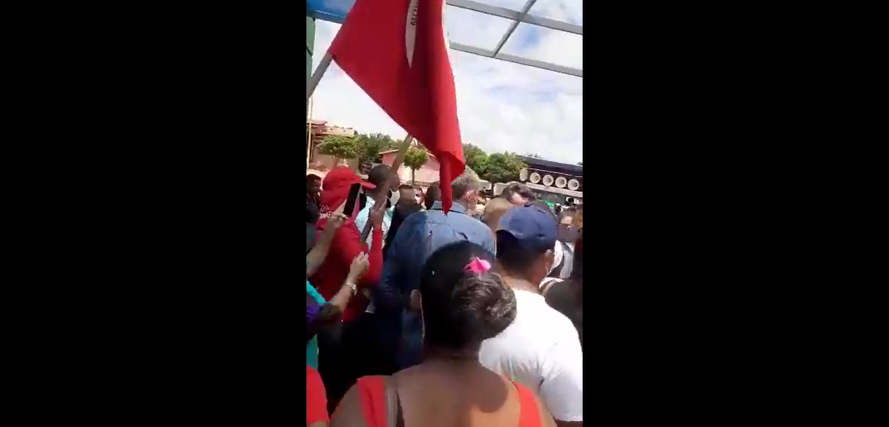 Ciro Nogueira é alvo de protestos no interior do Piauí