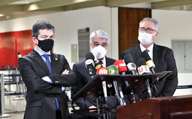 Senadores Randolfe Rodrigues, Humberto Costa e Renan Calheiros