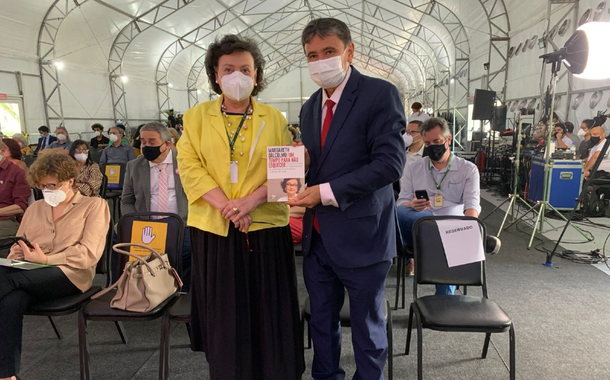 Pelas redes sociais, Wellington Dias agradeceu a homenagem e compartilhou presente entregue pela pneumologista e pesquisadora Margareth Dalcomo durante cerimônia