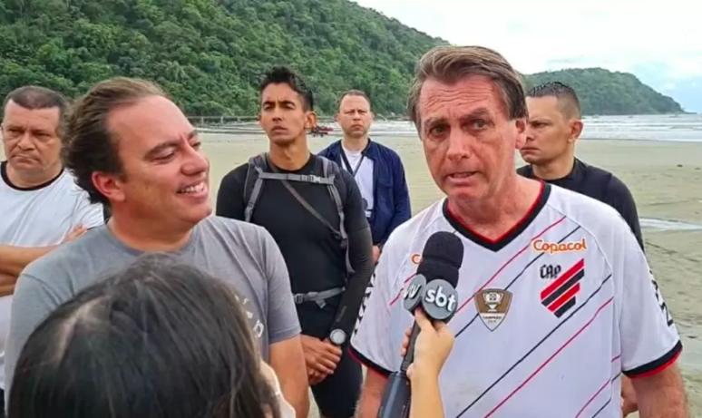 Bolsonaro deu entrevista ao lado do presidente da Caixa