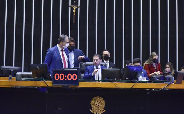 Deputados em sessão do Plenário na Câmara