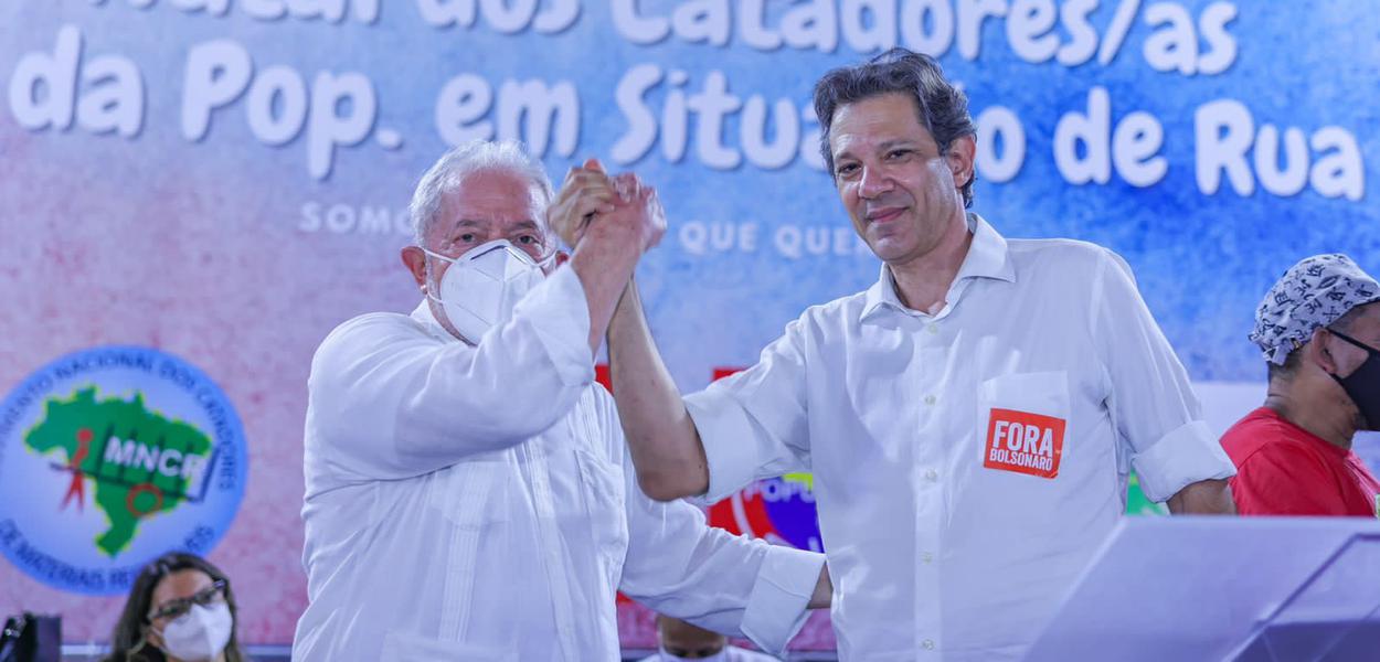 Lula e Haddad durante Natal com Catadores