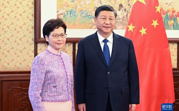 Xi Jinping e Carrie Lam, de Hong Kong