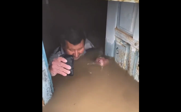 Homem é resgatado de sua casa em Itabuna, Sul da Bahia