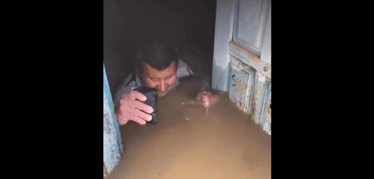 Homem é resgatado de sua casa em Itabuna, Sul da Bahia