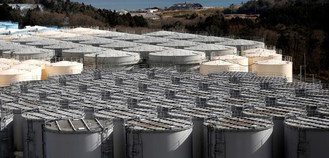 Galões armazenam água contaminada retirada da usina nuclear de Fukushima, no Japão, em imagem de 2019