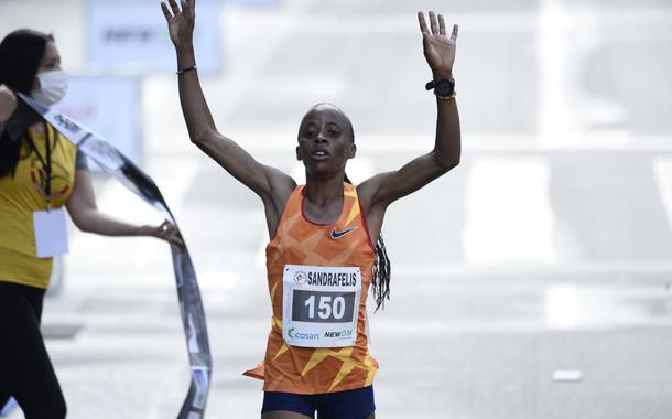 Sandrafelis Chebet comemora vitória