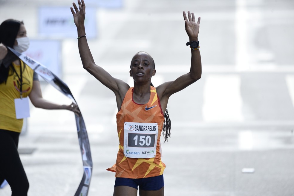 Sandrafelis Chebet comemora vitória