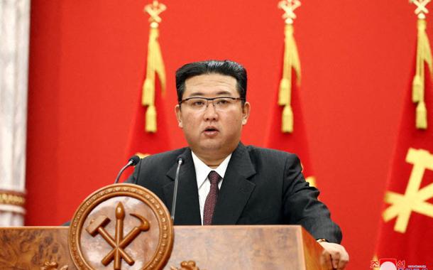 Imagem do líder norte-coreano Kim Jong Un, sem data, liberada em 11/10/2021 pela agência estatal KCNA. KCNA/via REUTERS.