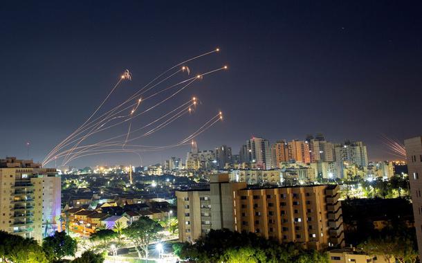 Israel começa o ano atacando palestinos em Gaza