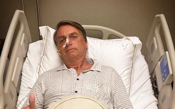 Presidente Jair Bolsonaro em leito de hospital em São Paulo
