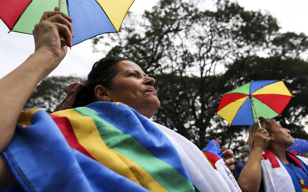 O tradicional bloco Galinho de Brasília embala os foliões
