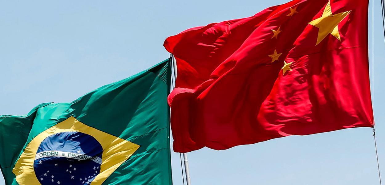 Brasil e China; bandeiras