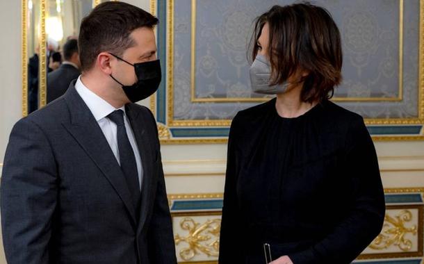 Presidente ucraniano, Volodymyr Zelenskiy, se encontra com a ministra das Relações Exteriores Annalena Baerbock, em Kiev