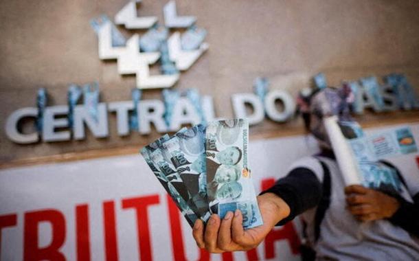 Manifestação em frente ao Banco Central, em Brasília, para pressionar o governo a liberar reajustes salariais18/01/2022