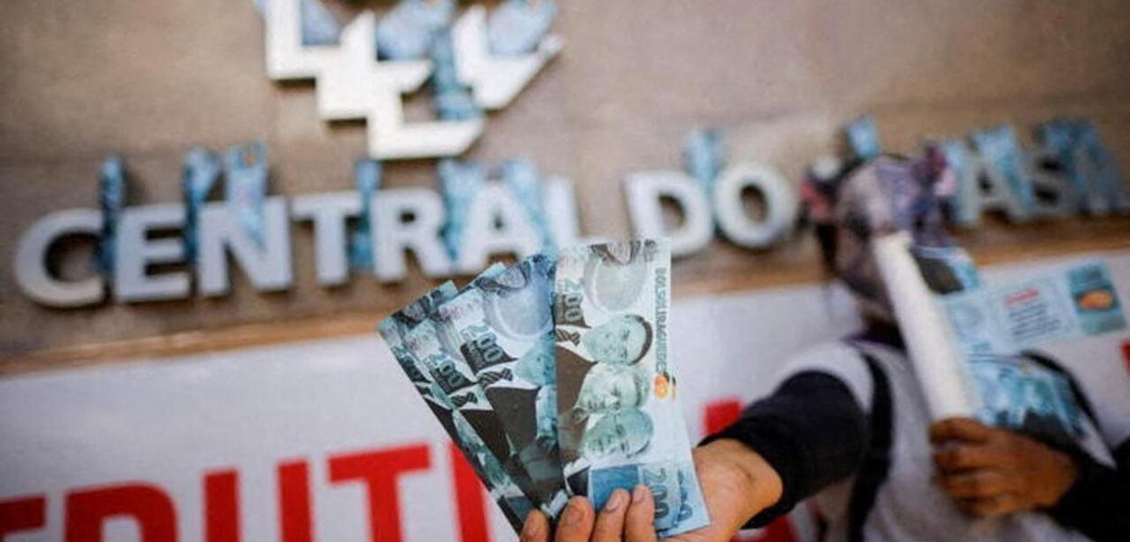 Manifestação em frente ao Banco Central, em Brasília, para pressionar o governo a liberar reajustes salariais18/01/2022