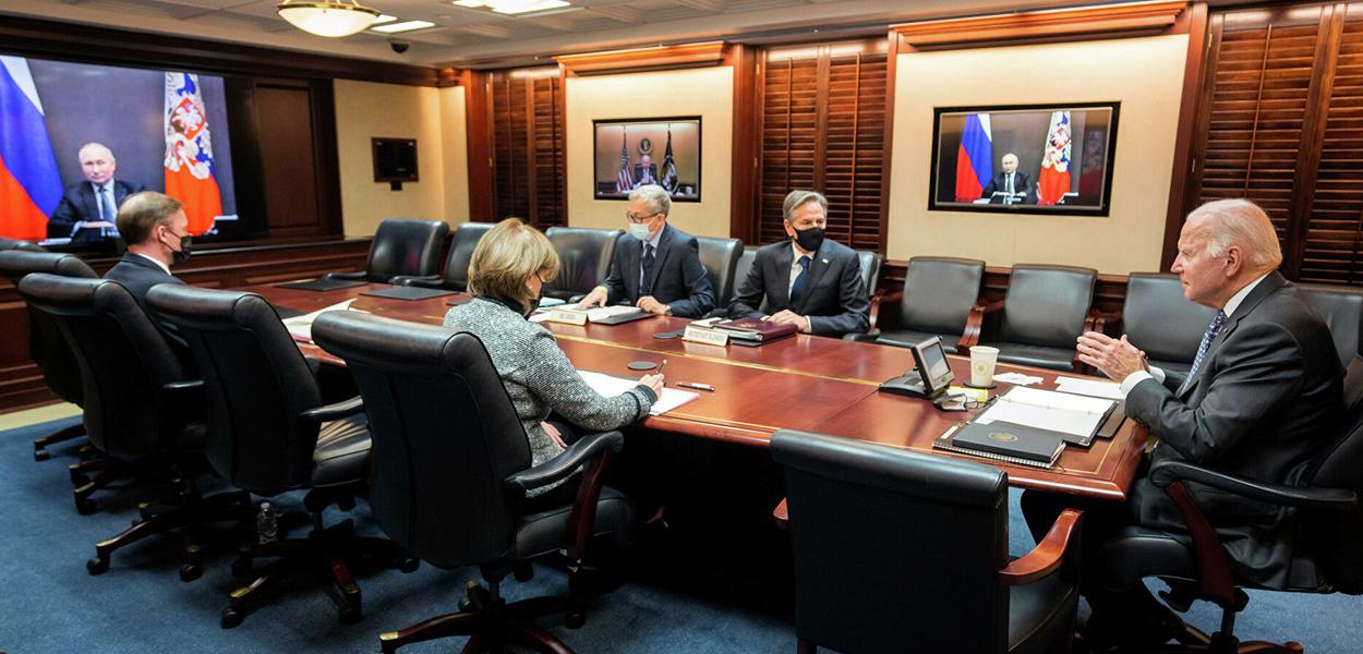 Joe Biden mantém conversas virtuais com o presidente da Rússia, Vladimir Putin