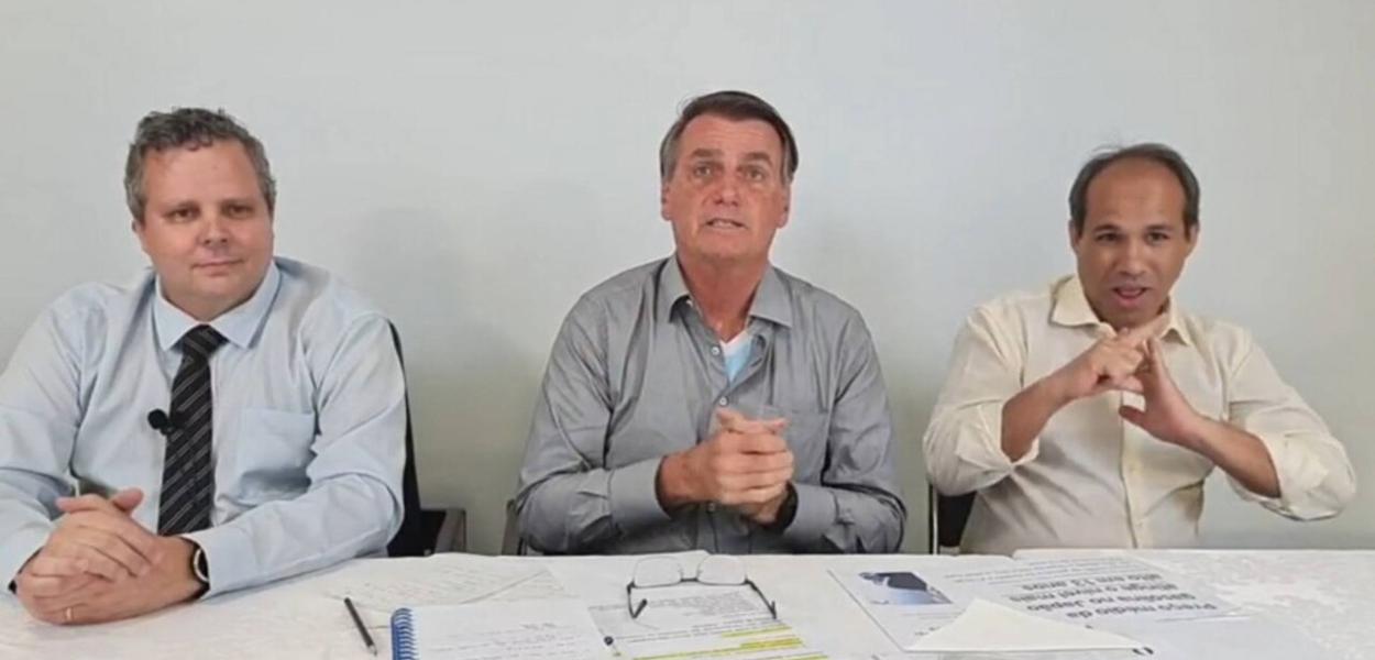 Em live, Bolsonaro chama nordestinos de "pau de arara"