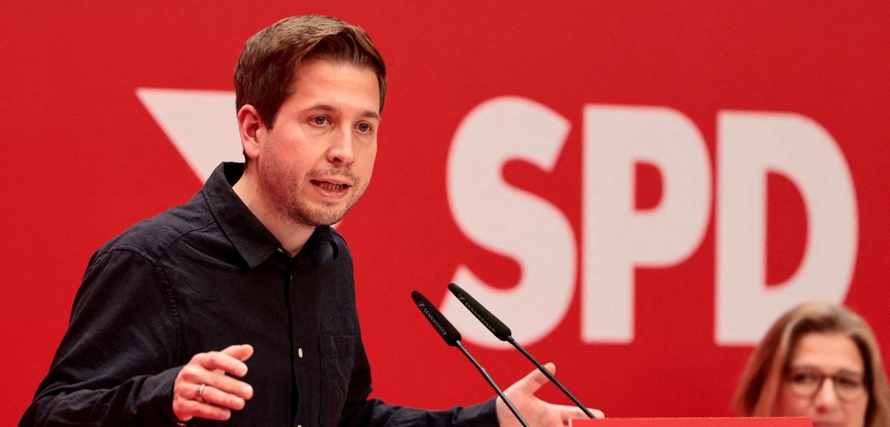 FILE PHOTO: Kevin Kuehnert of Germany's Social Democratic Party (SPD) attends a hybrid party conference at the party headquarters in Berlin, Germany, December 4, 2021. REUTERS/Hannibal Hanschke/Pool