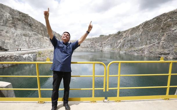 Jair Bolsonaro em obra do Rio São Francisco