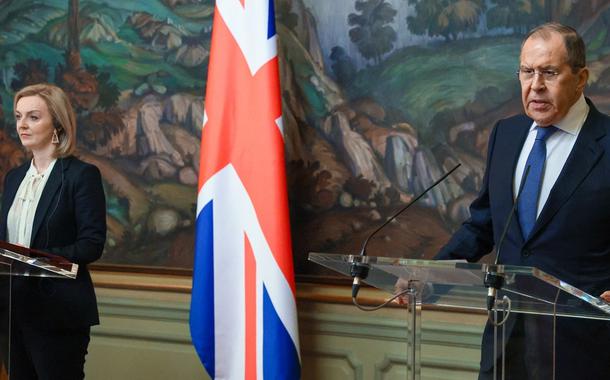 Liz Truss e Sergei Lavrov