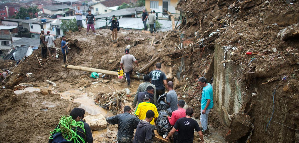 Deslizamento no Morro da Oficina, em Petrópolis (RJ)