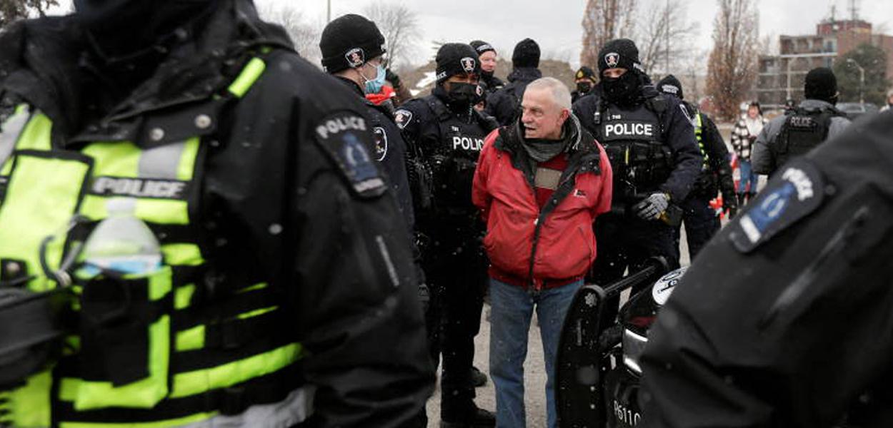 Protesto antivacina no Canadá