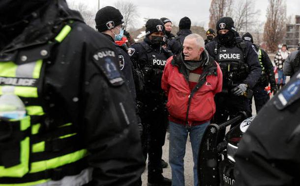 Protesto antivacina no Canadá