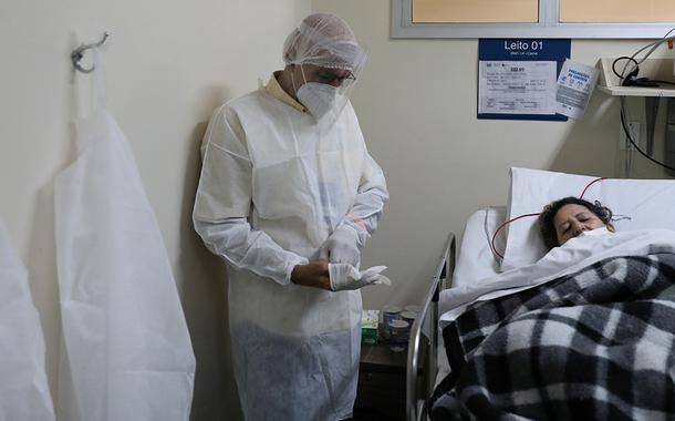 Paciente com Covid-19 no hospital Ronaldo Gazolla, no Rio de Janeiro (RJ)