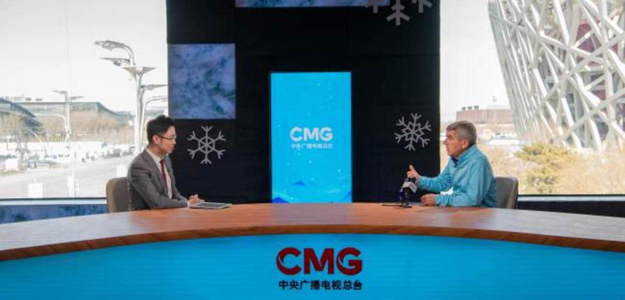 Thomas Bach, presidente do COI, concede entrevista ao Centro de Mídia da China