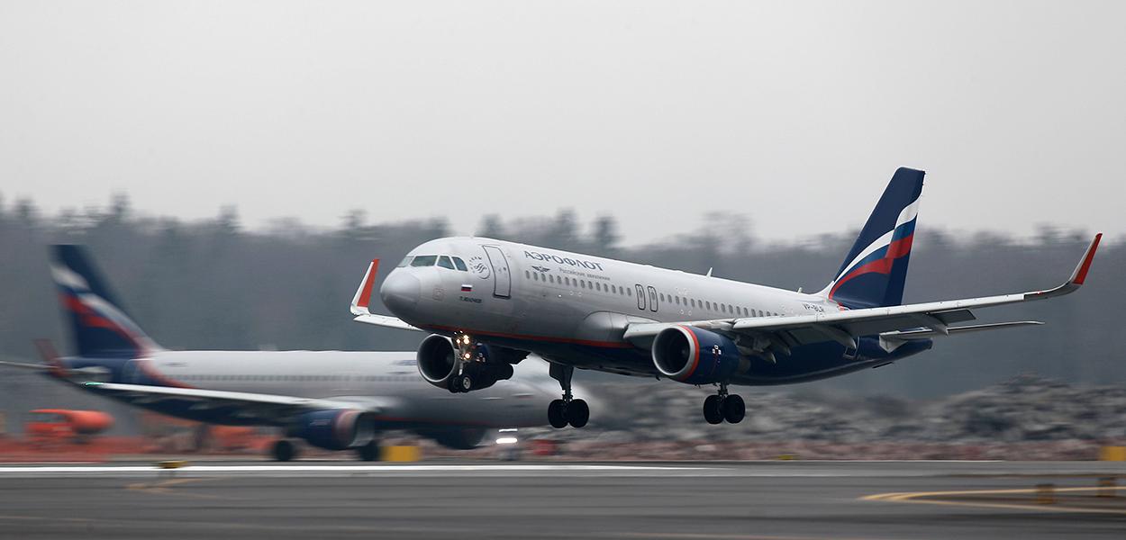 Aeroflot Airbus A320-200 plane lands at Sheremetyevo International Airport outside Moscow, Russia March 4, 2020. REUTERS/Maxim Shemetov/Files