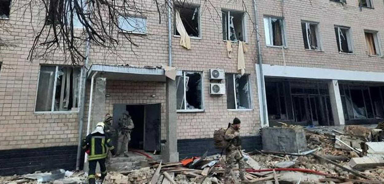 Base militar bombardeada em Brovary, Ucrânia