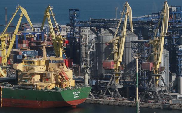 Vista de instalações portuárias no porto de Odessa, no Mar Negro