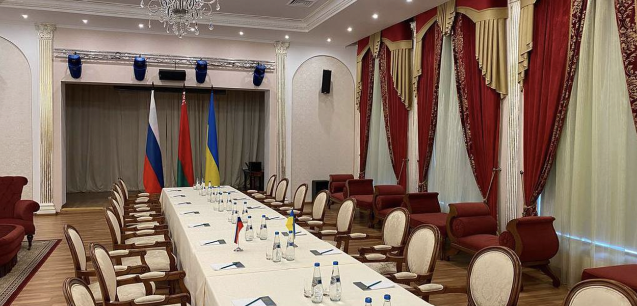 Sala da reunião entre Rússia e Ucrânia