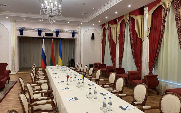 Sala da reunião entre Rússia e Ucrânia