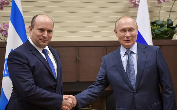 Naftali Bennett e Vladimir Putin em Moscou